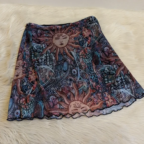 Celestial sun print mini skirt size small - Picture 4 of 7
